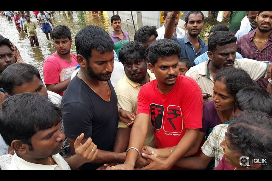 Celebs-at-Chennai-Flood-Relief-Activities